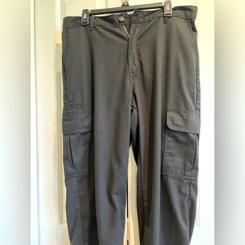 DICKIES 🖤Cargo Pants - Solid Black.  Size 34 x 32